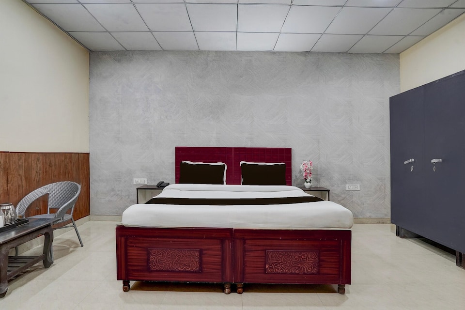 Saver Double Hotel Alpha, Sahibzada Ajit Singh Nagar