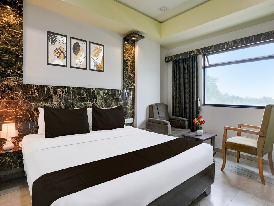 Deluxe Anand Formerly Hotel The Maison, Anand