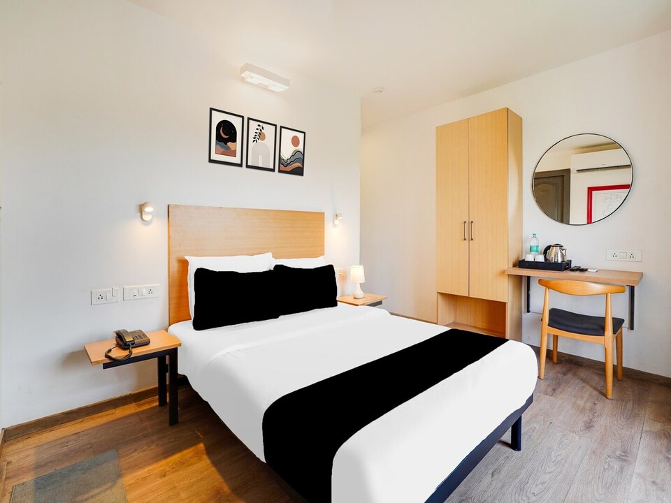 Deluxe Q Rooms BTM  Gopalan ovation Mall, Bengaluru