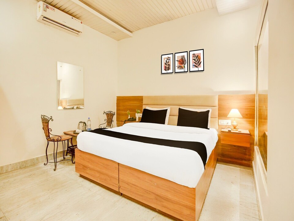 Super Deluxe Room Chandigarh Royal Woods, Zirakpur