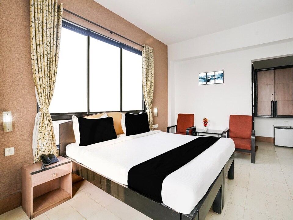 Deluxe MargaRailway Station Tanish, Madgaon