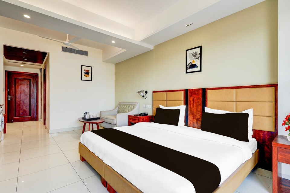 Classic with Balcony Hotel Medanta, Gurugram