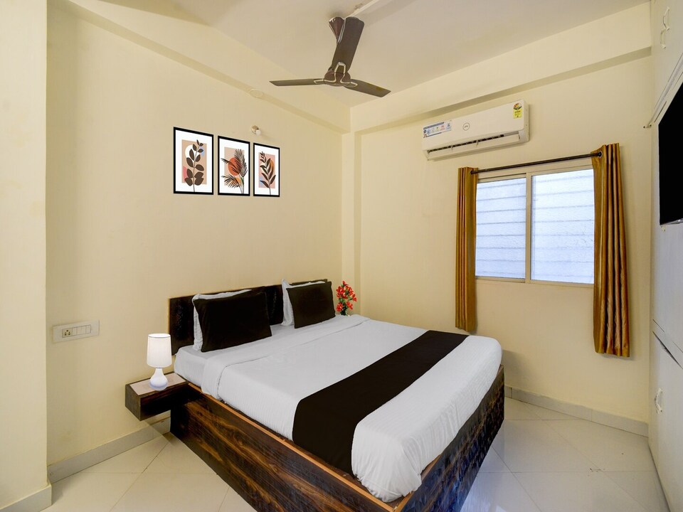 Deluxe Hotel O Laxmi Narsimha Temple, Hyderabad