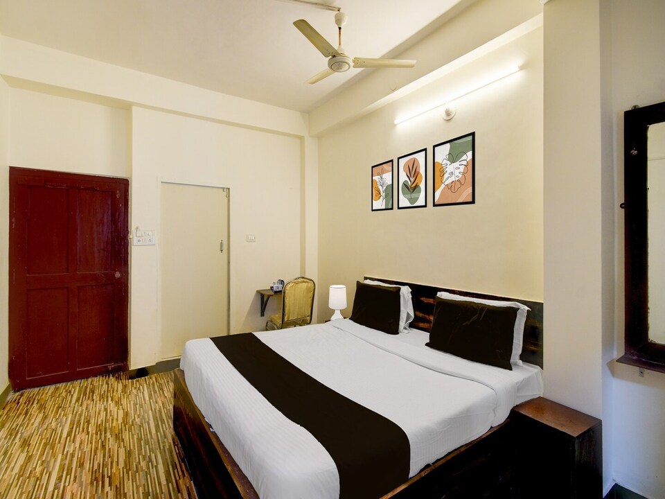 Deluxe Hotel O Laxmi Narsimha Temple, Hyderabad