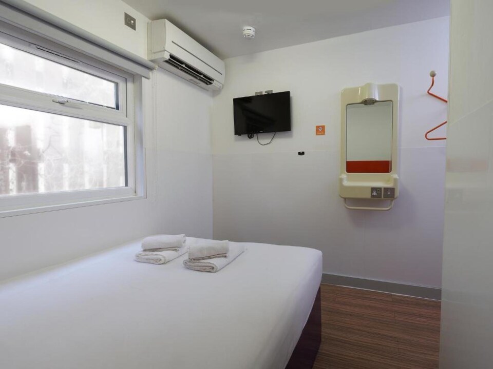 Standard Twin Room, Harlington