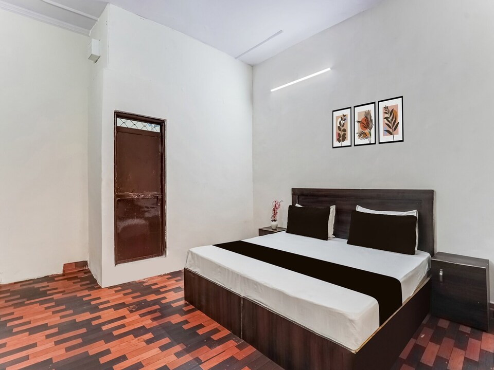 Classic with Balcony VIP HOTEL, Ghaziabad