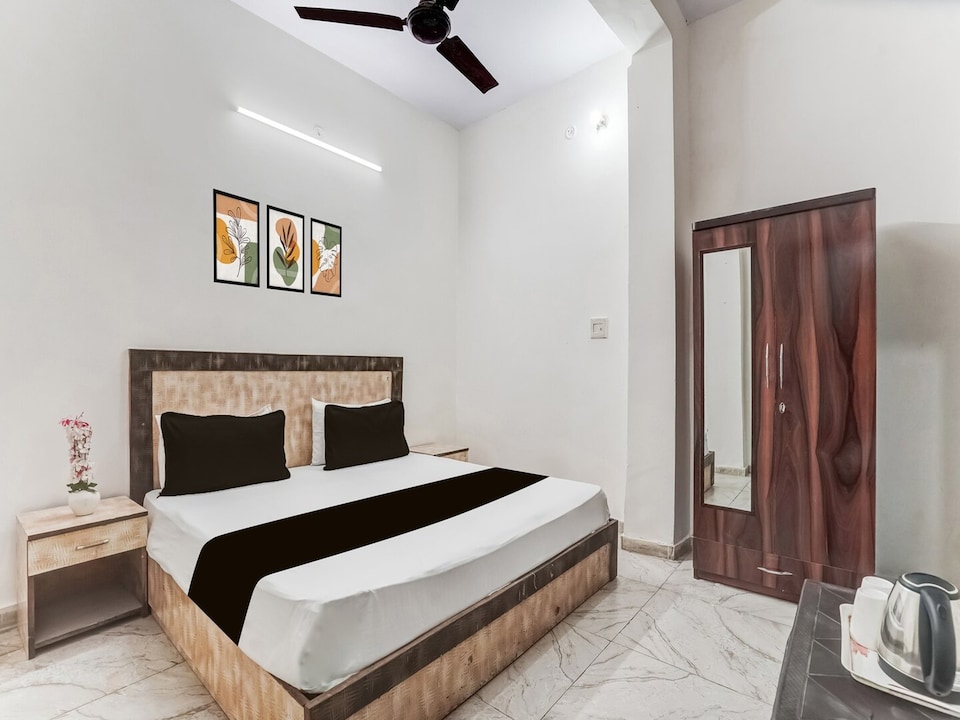 Classic with Balcony VIP HOTEL, Ghaziabad