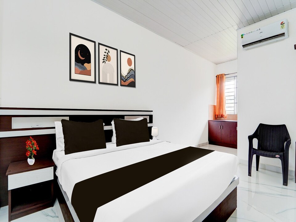 Saver Double Hotel O North Kalamassery, Kochi