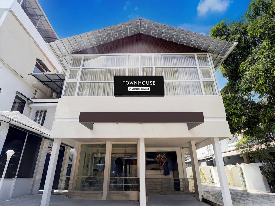 Townhouse Deshabhimani RoadKaloor Kochi, Kochi