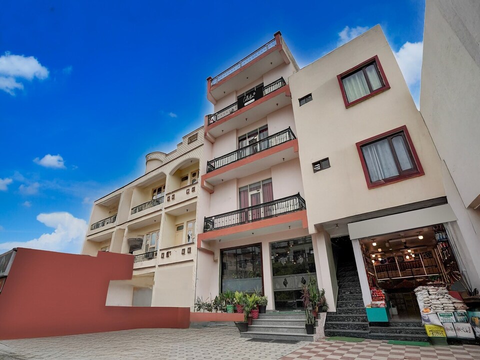 Super Deluxe Room Vaishno Devi The Leaf, Katra
