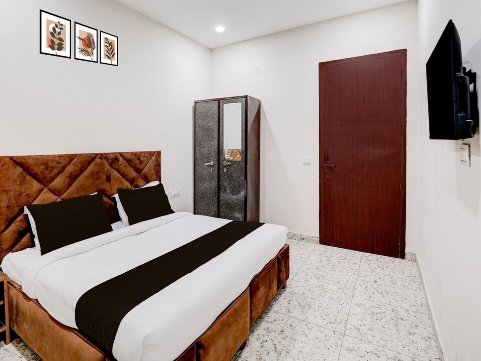 Super Deluxe Room Neopolis Mall Ludhiana Silver, Ludhiana