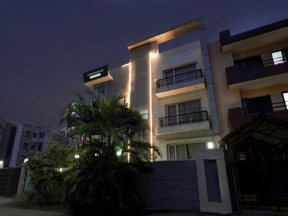 Classic with Balcony Luxury Suites Inn, Noida