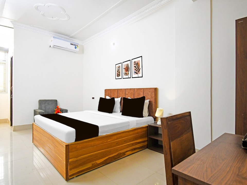 Deluxe JCM Hotel, Patna