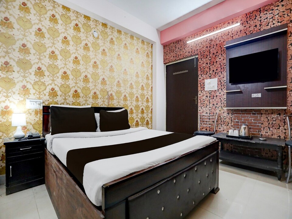 Deluxe with Balcony Hudco Grand, Patna