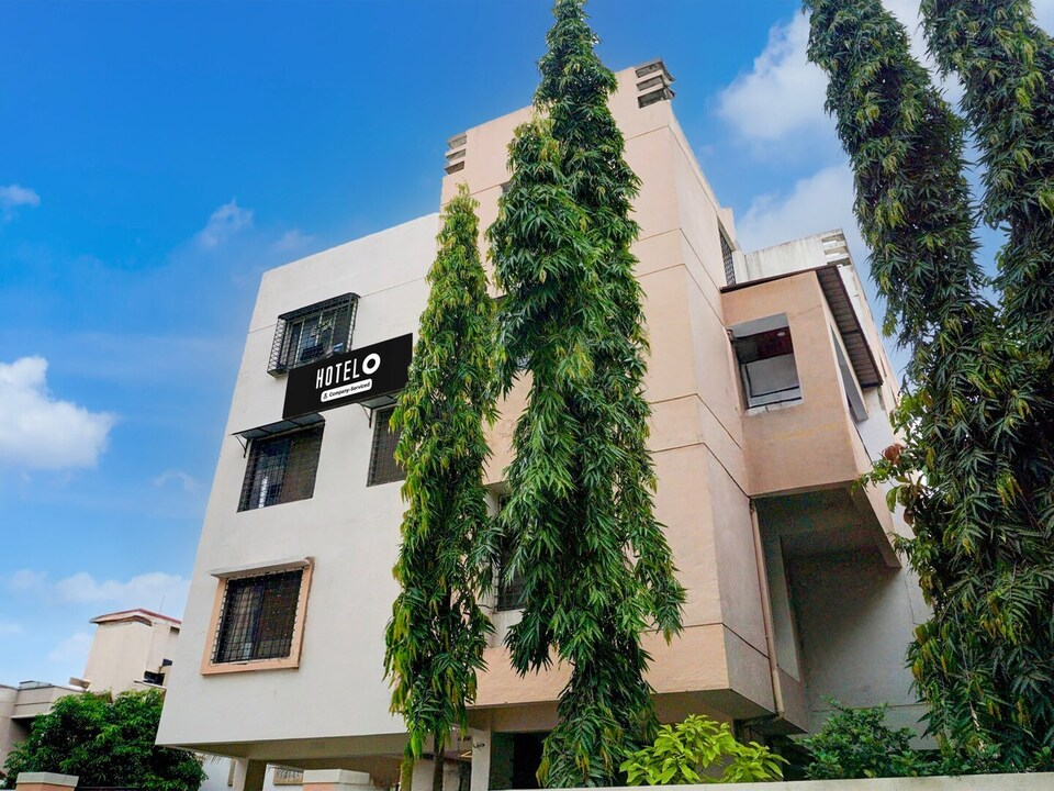 Deluxe Hotel Sadanand Executive, Pune