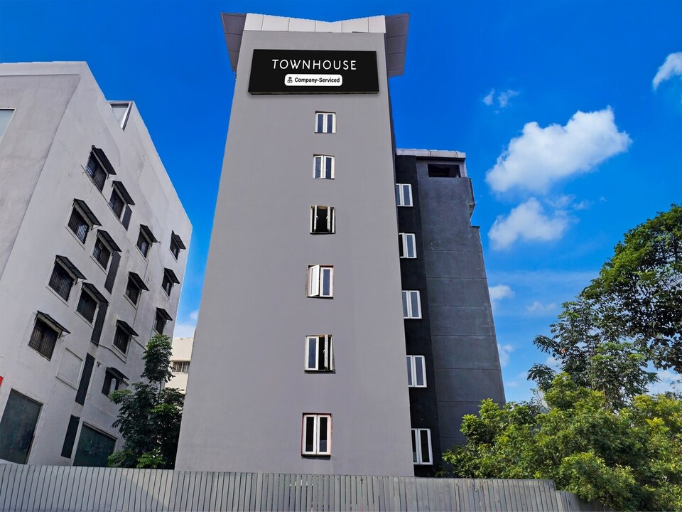 Classic with Twin Bed Balewadi High Street, Pune