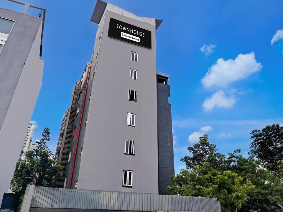 Classic with Twin Bed Balewadi High Street, Pune