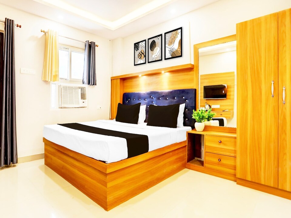 Deluxe with BalconyHotel Holiday Grand, Danapur