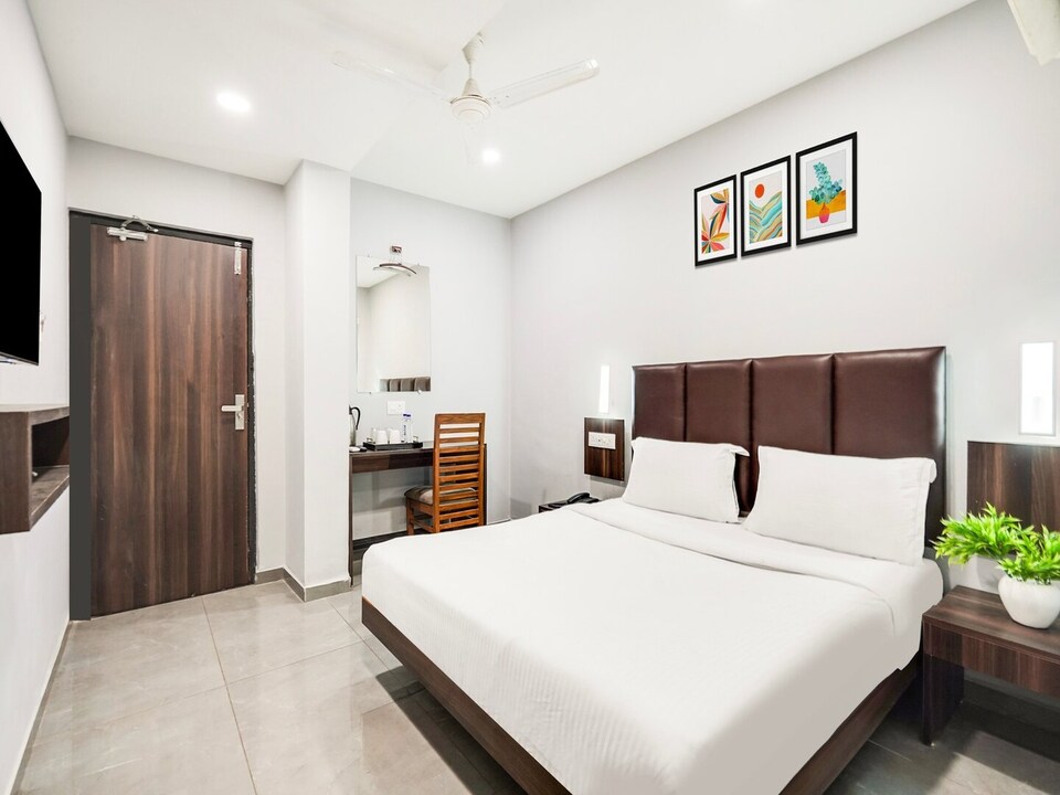 Deluxe with Twin Bed Palette Country Club, Surat