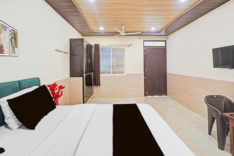 Super OYO Hotel O Varanasi Banaras Junction Formerly Girija Palace, Varanasi