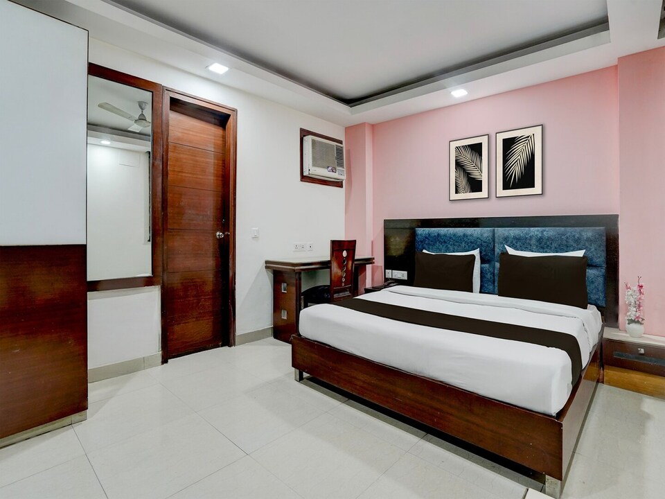 Deluxe with BalconyTownhouse Galleria mart, Gurugram