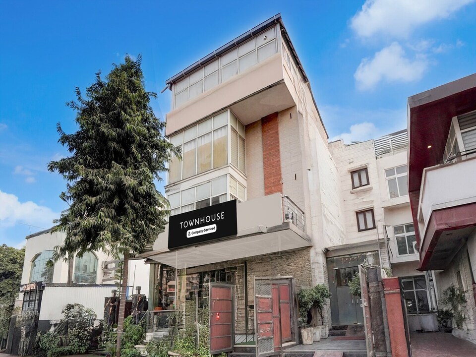 Deluxe with BalconyTownhouse Galleria mart, Gurugram