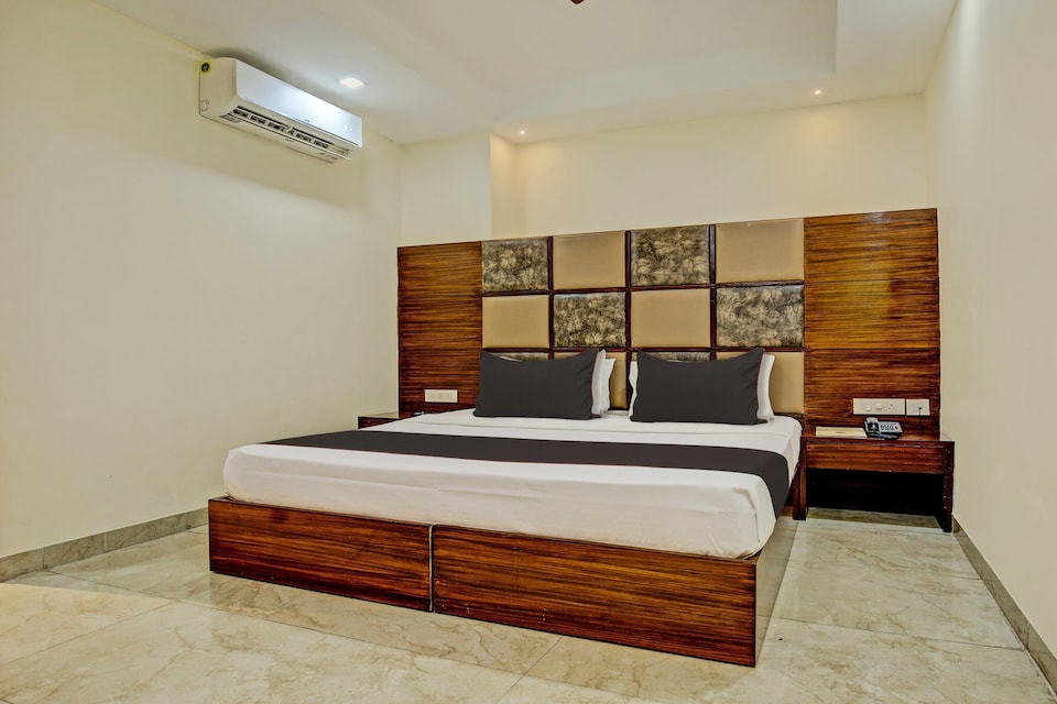 Super Deluxe Twin Room Vihaan Residency, Zirakpur