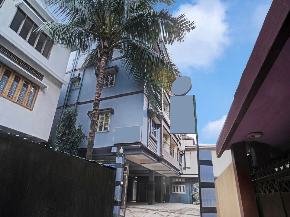 Super Deluxe Ir Luxuria Ganeshguri, Guwahati