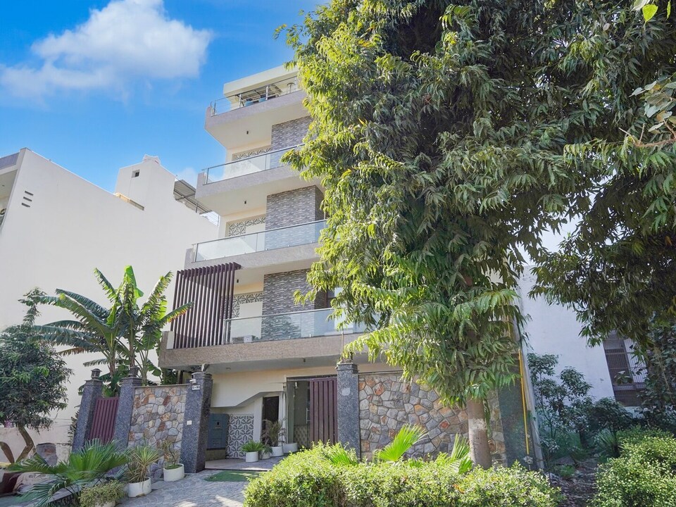 Super Deluxe Room A&V Residency, Noida