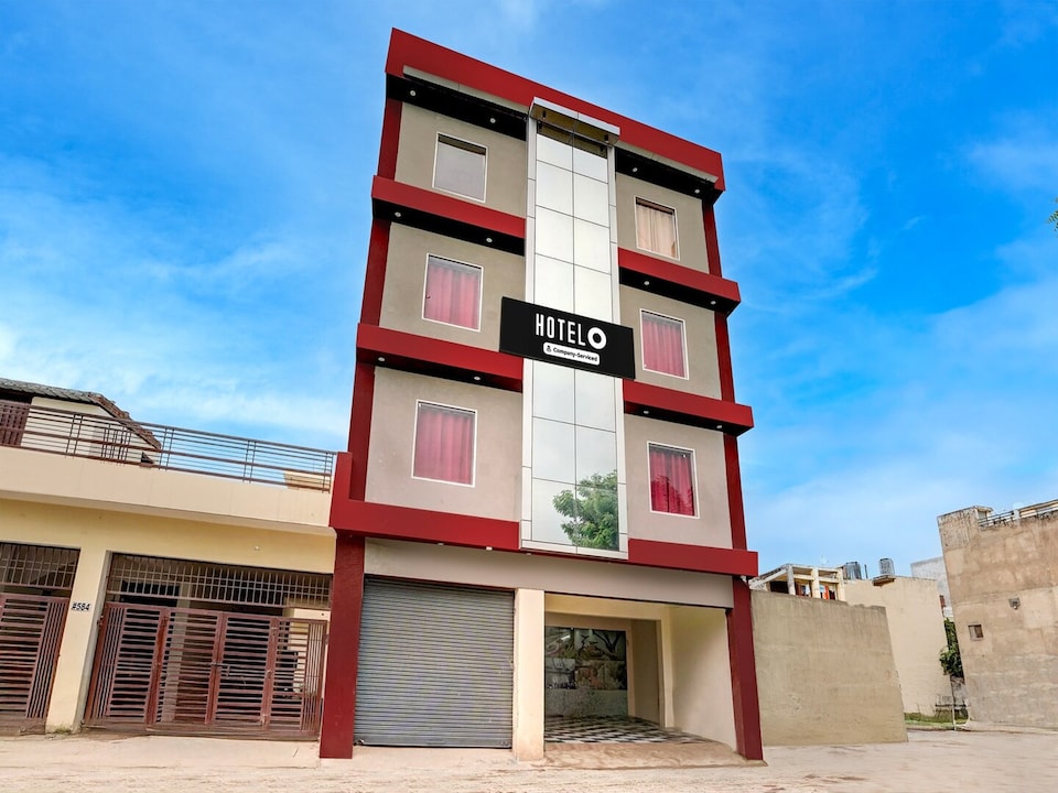 Saver Double Sector 52  ISBT  Hari, Chandigarh