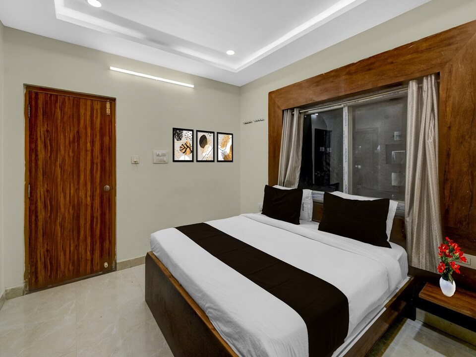 Super Deluxe Room Srinika Inn, Hyderabad