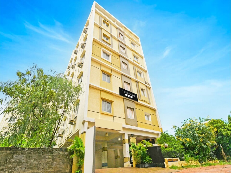 Deluxe Room Kondapur Botanical Garden RRR Inn, Kondapur