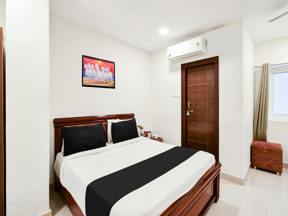 Super Deluxe Room Halcyon Madhapur, Hyderabad