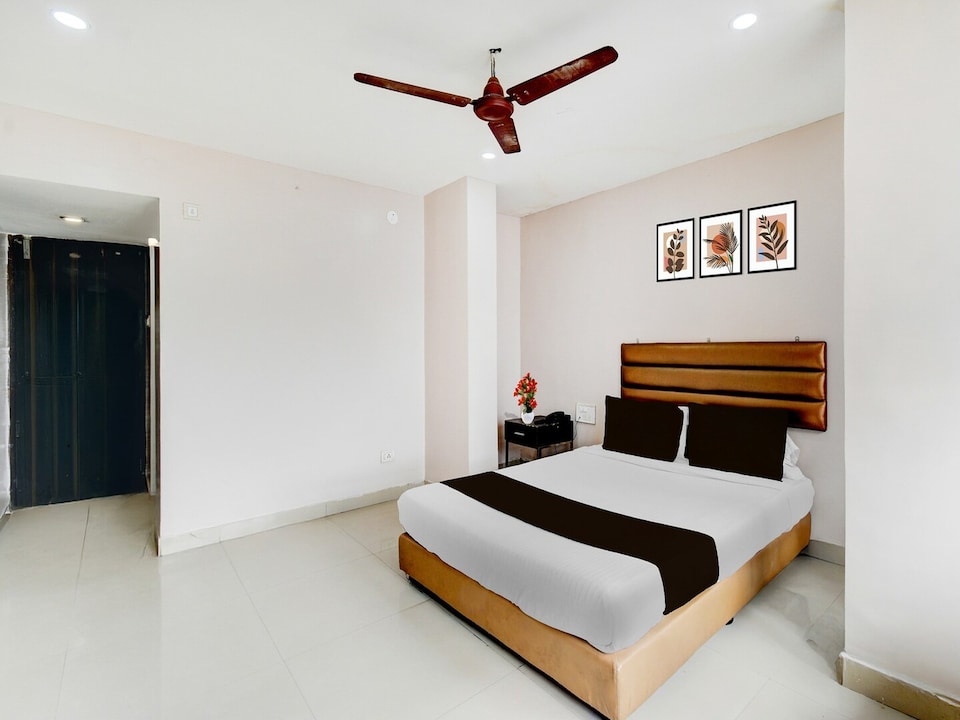 Super Deluxe Room Hotel Anshu Grand, Hyderabad