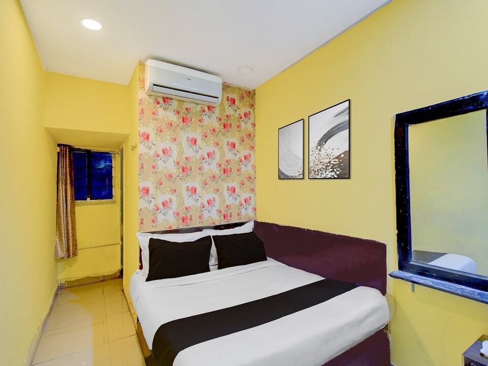 Deluxe with Balcony James Vasundhara Guest House, Secunderabad