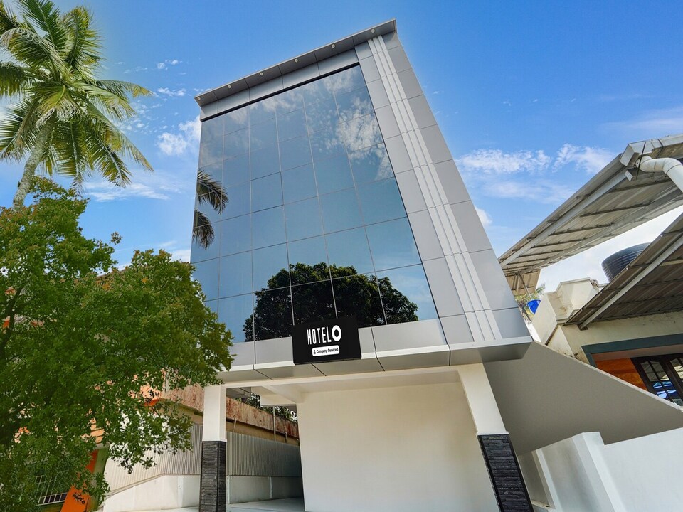Premium Pullans Arcade, Aluva