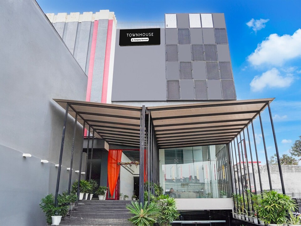 Premium Landmark Hotel, Lucknow