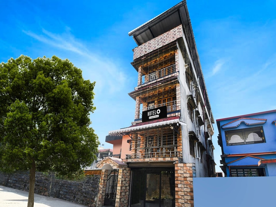 Deluxe with Balcony Four Fox Suits, Siliguri