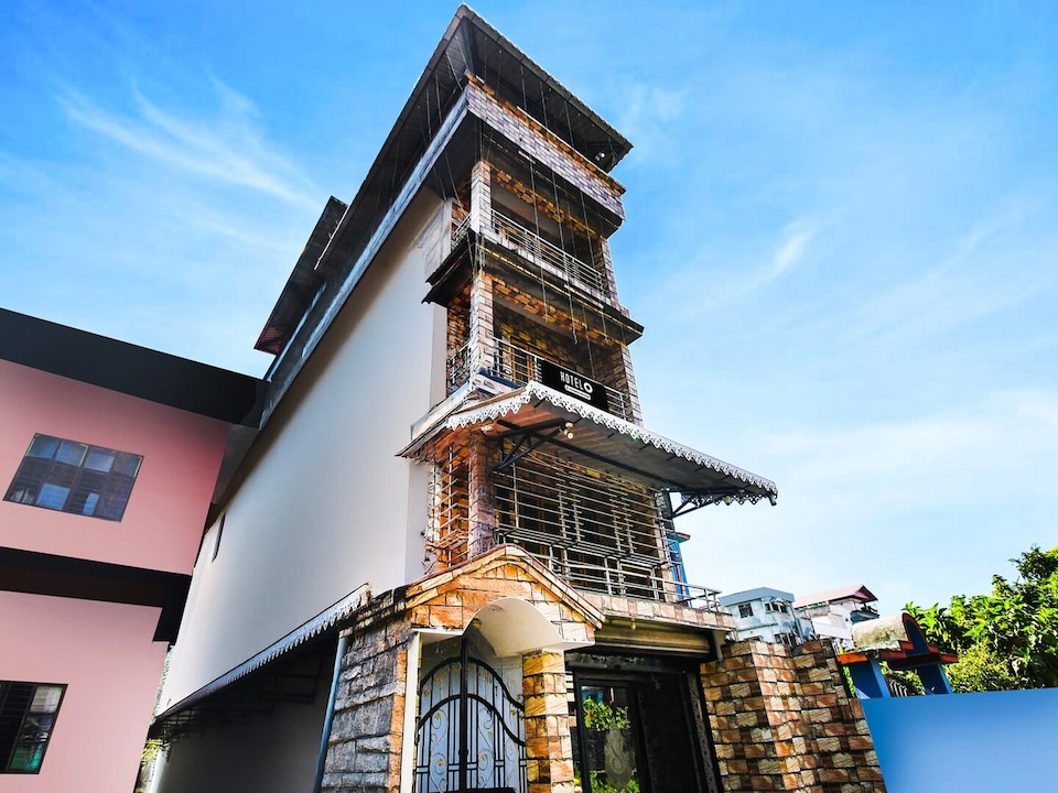 Deluxe with Balcony Four Fox Suits, Siliguri