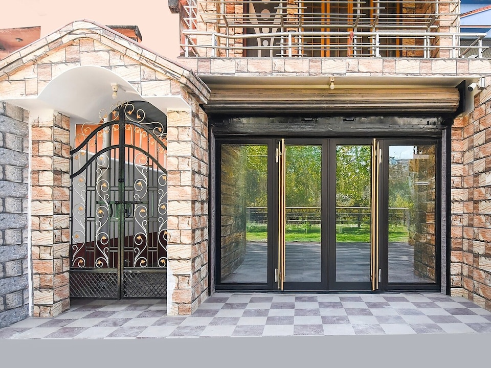 Deluxe with Balcony Four Fox Suits, Siliguri