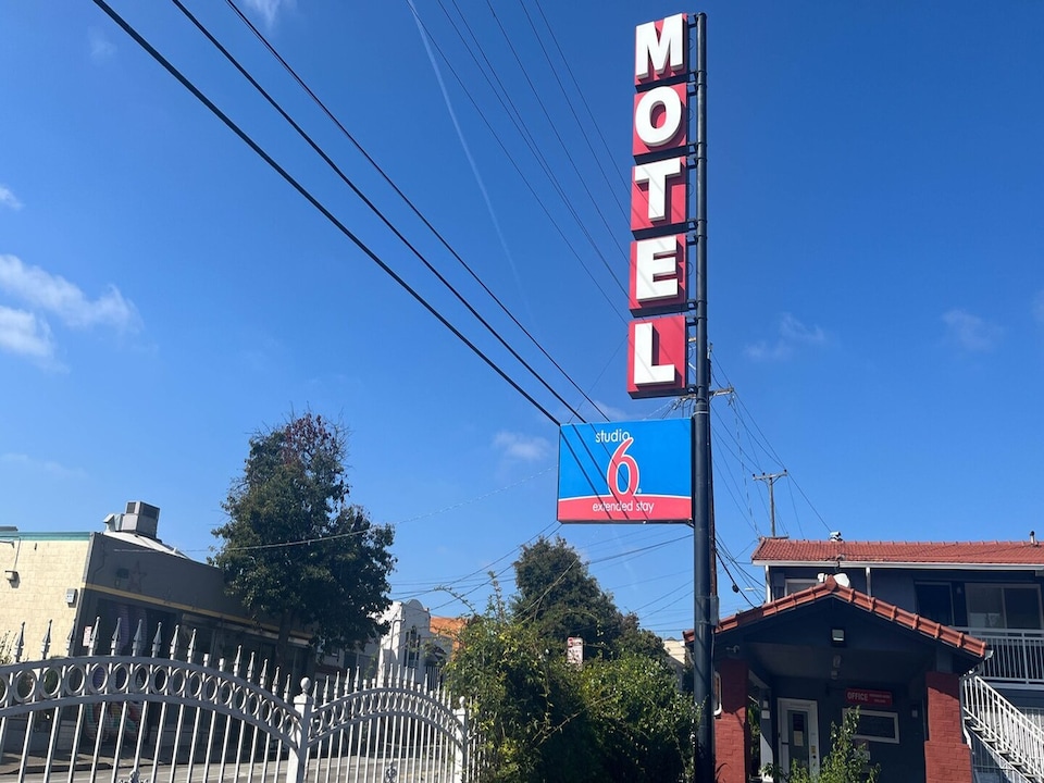 1 King Bed|Non-Smoking, Micfridge, Oakland