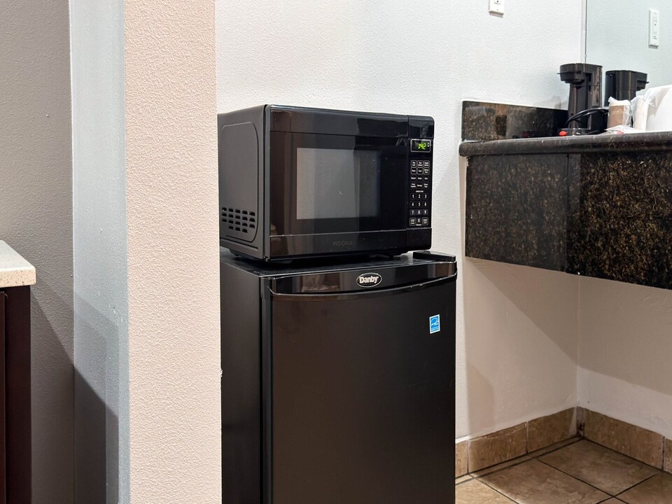 1 King Bed|Non-Smoking, Micfridge, Oakland