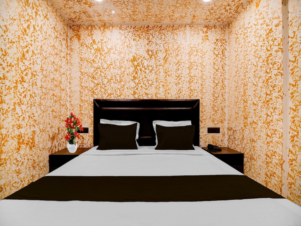 Deluxe with Twin Bed  Sealdah Railway Station, Kolkata