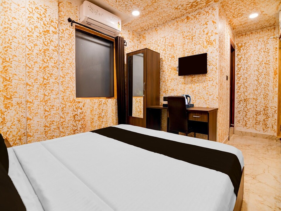 Super Deluxe Room  Sealdah Railway Station, Kolkata