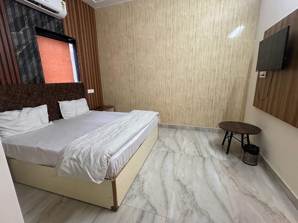 Deluxe Hotel Prince, Sahibzada Ajit Singh Nagar
