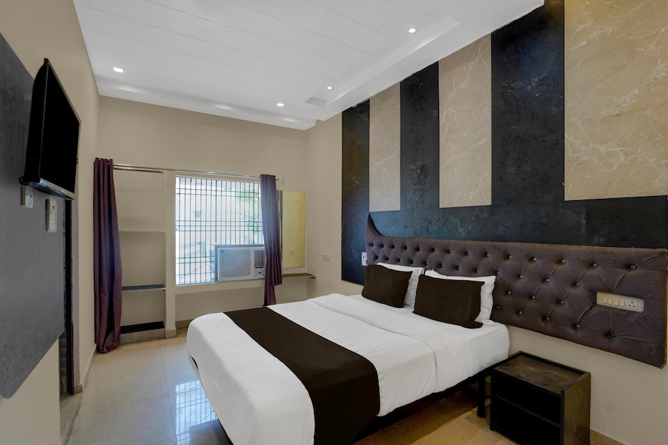 Deluxe Room Ganga Valley, Varanasi