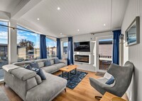 Deluxe Lodge with Hot Tub for 6