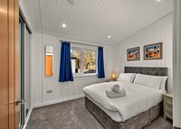 Deluxe Lodge with Hot Tub for 6