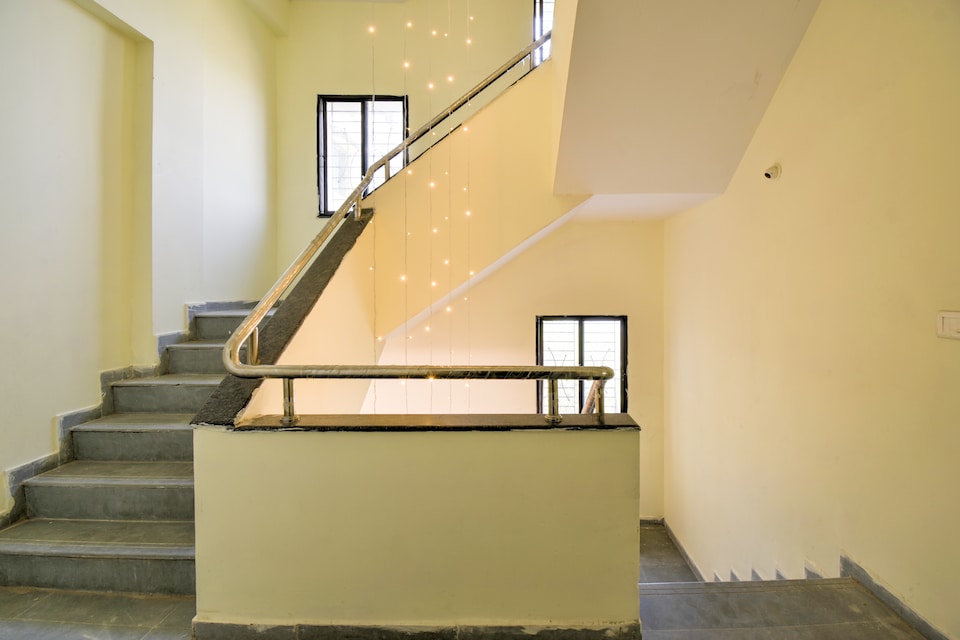 OYO 71736 Happy Stay Inn, Manish Nagar Besa, Nagpur