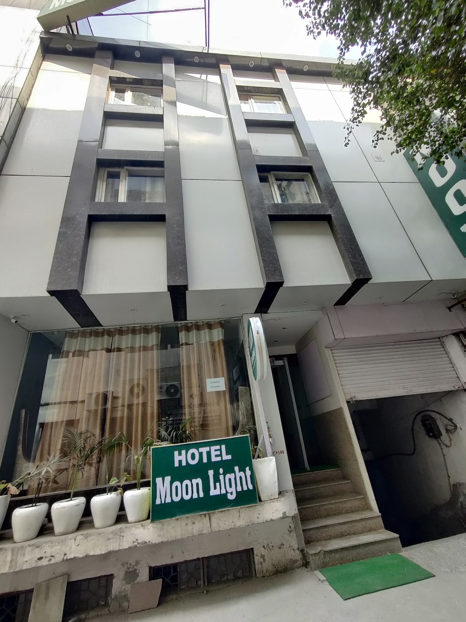 Live on DTT121, Airport Delhi, Delhi Transit